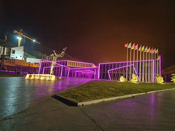 城市亮化是现代城市建设的重要组成部分，它不仅可以美化城市的夜景，还能提升城市的整体形象。随着科技的不断进步，城市亮化也得到了更多的关注和创新。本文将介绍一些关于城市亮化的创意和技术，帮助读者了解富蕴城市亮化的重要性以及如何进行富蕴城市亮化的规划和实施。